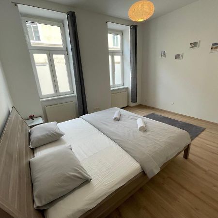 Cozy 8-Person Home In Vienna Located At Haberlgasse 82 N1 Ngoại thất bức ảnh