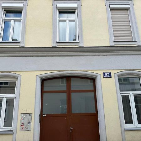 Cozy 8-Person Home In Vienna Located At Haberlgasse 82 N1 Ngoại thất bức ảnh