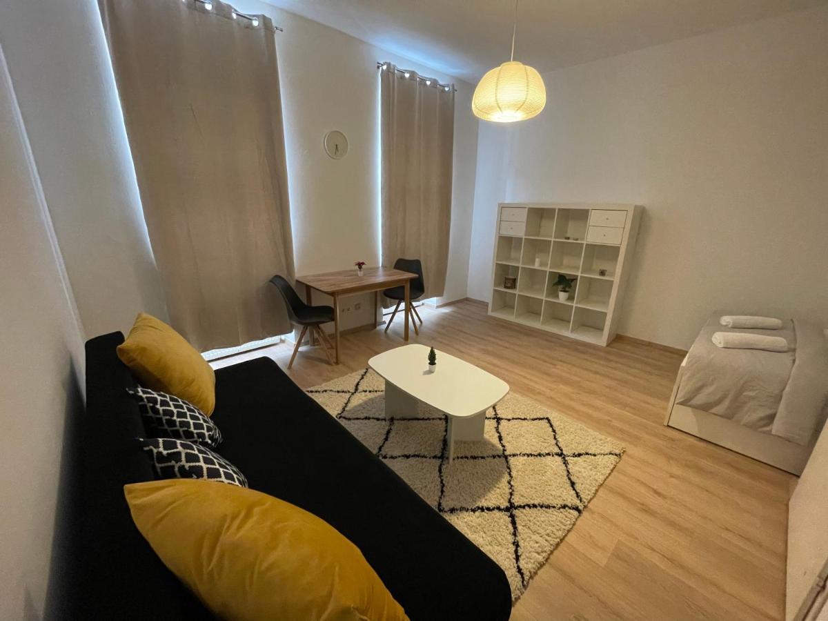 Cozy 8-Person Home In Vienna Located At Haberlgasse 82 N1 Ngoại thất bức ảnh